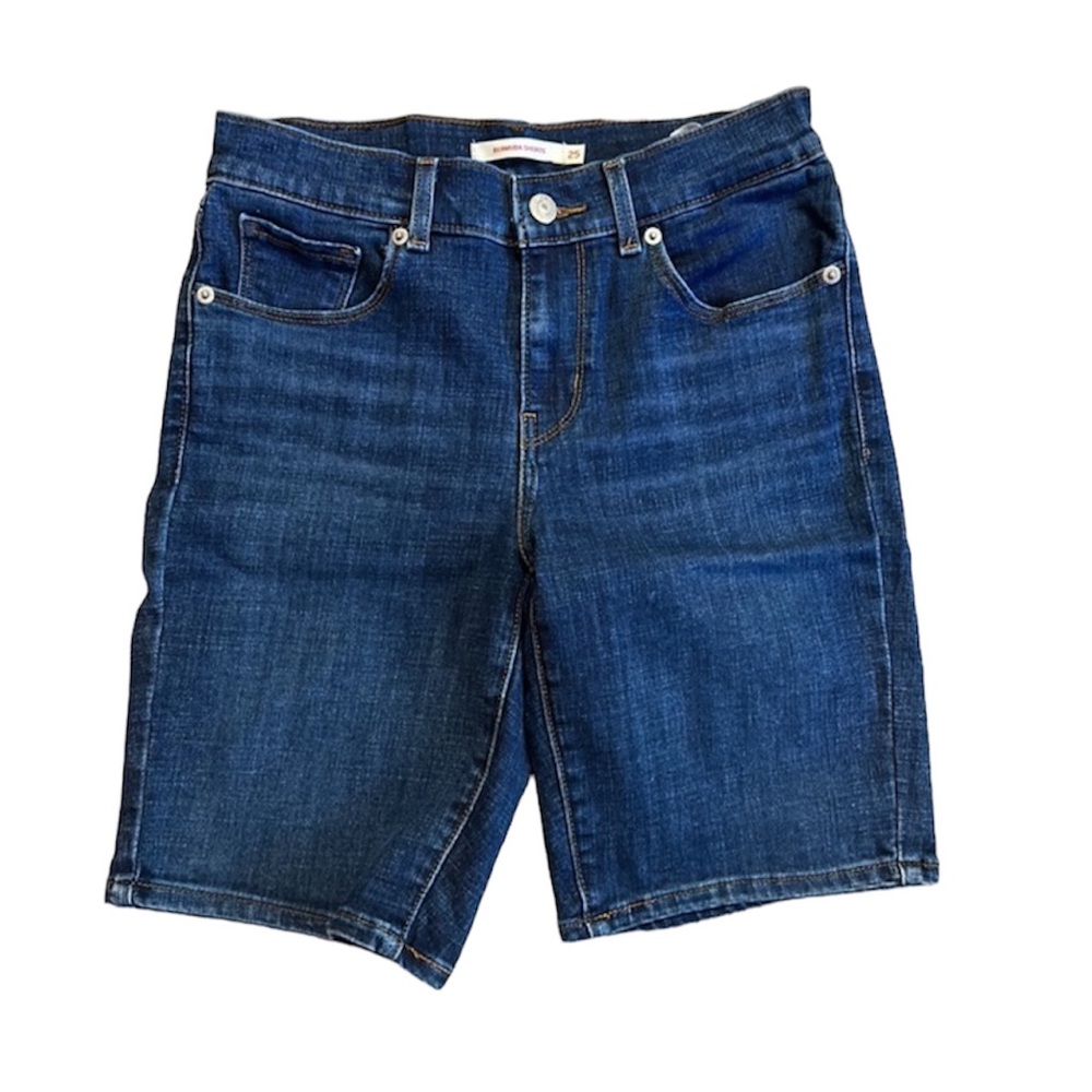 LEVIS Bermuda Shorts. Mid Rise. Slim Through Hip and Thigh.